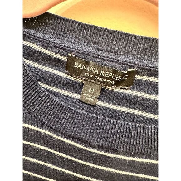 Banana Republic Women’s Navy Stripe Hello Weekend Silk Cashmere Sweater Size Med - Picture 4 of 6